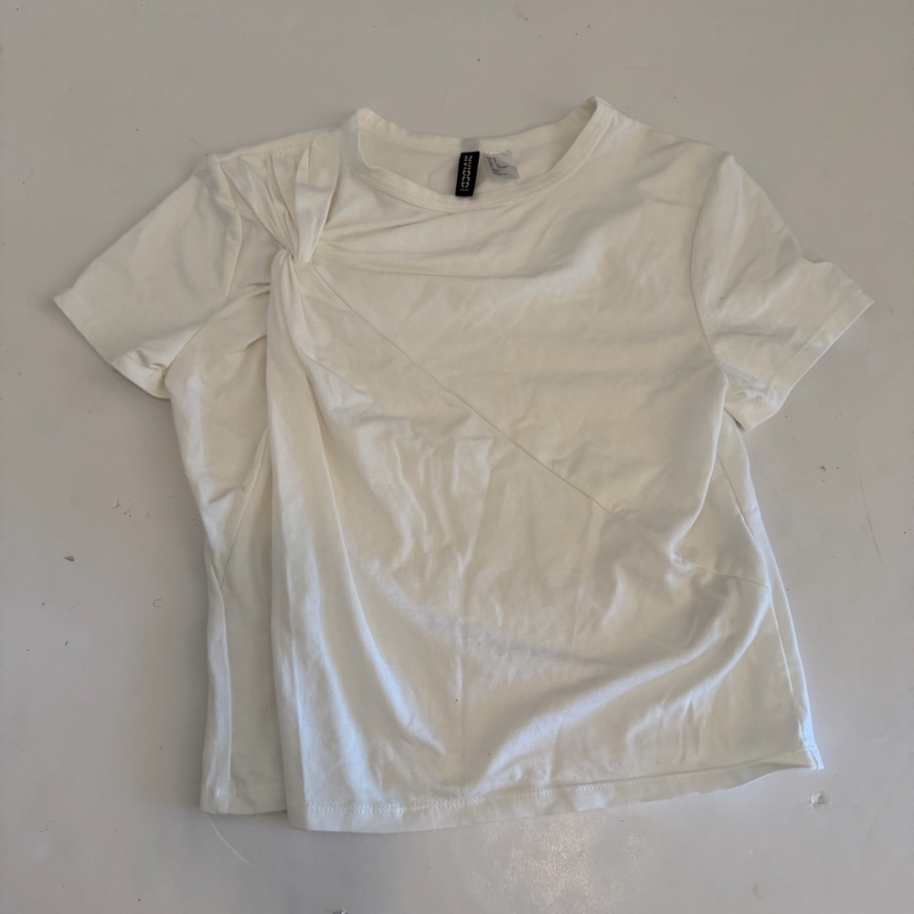 H&M White Short Sleeve Knotted Tee